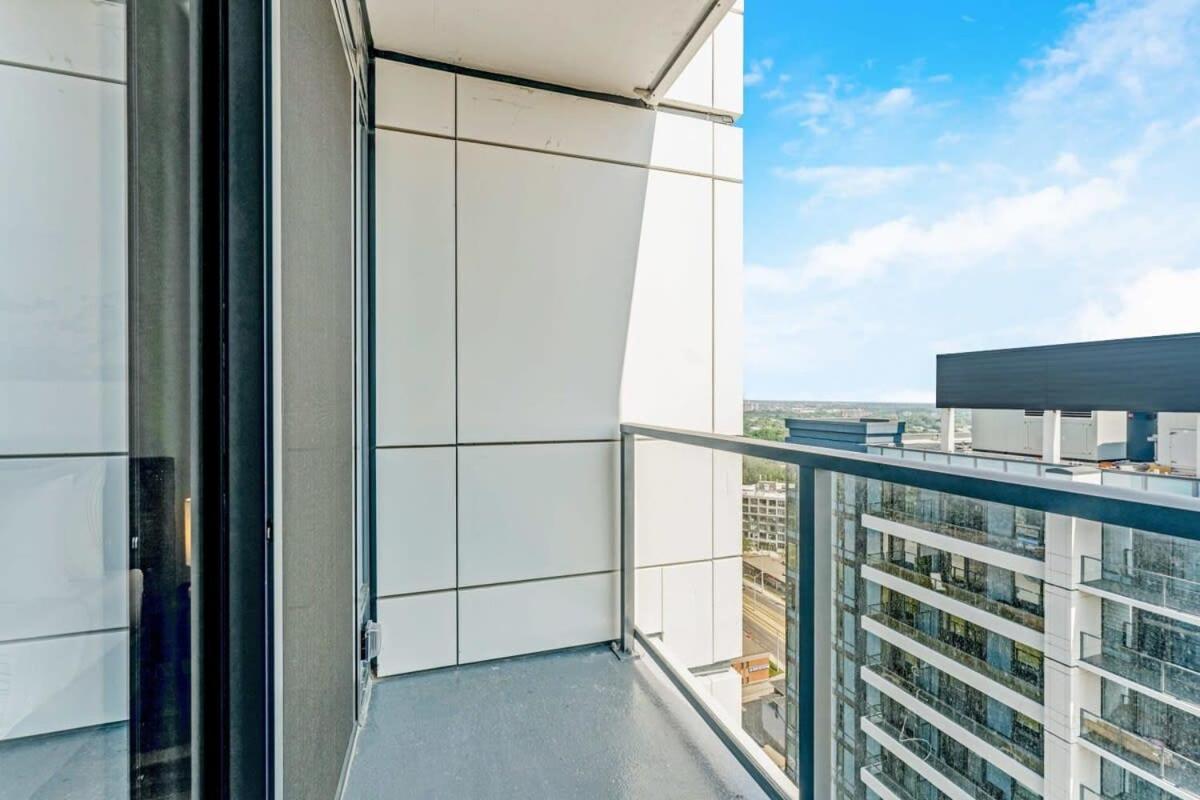 Stylish 2Br Condo - Balcony - Stunning City View Kitchener Exterior foto